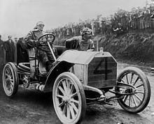 Gordon-Bennett-Rennen, 1903. Der Sieger Camille Jenatzy mit dem 60-PS Mercedes-Simplex-Rennwagen.